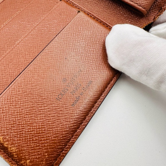 Louis Vuitton bi fold Wallet - Picture 5 of 9
